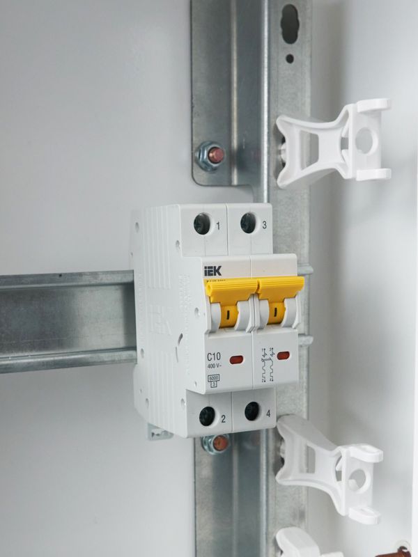 Выключатель автоматический модульный 2п C 10А 6кА ВА47-60M — изображение 9