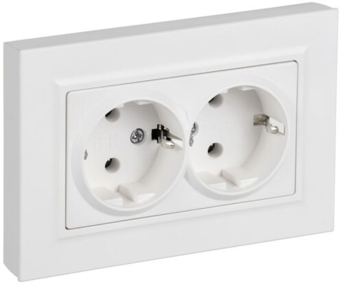 Розетка 2-м СП BRITE РСПл12-3-БрАБ 16А в сборе с заземл. без защ. шторок плоская арктич. бел