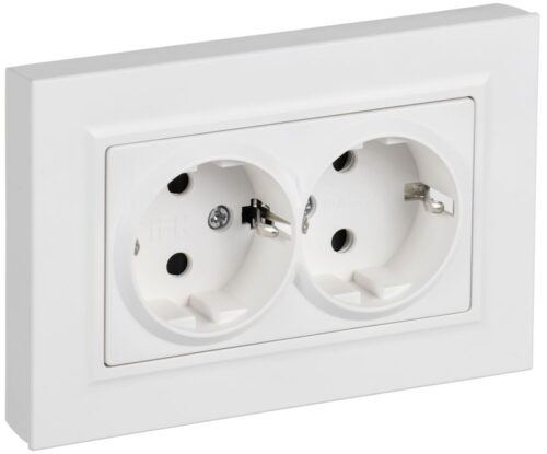 Розетка 2-м СП BRITE РСшПл12-3-БрАБ 16А в сборе с заземл. защ. шторки плоская арктич. бел