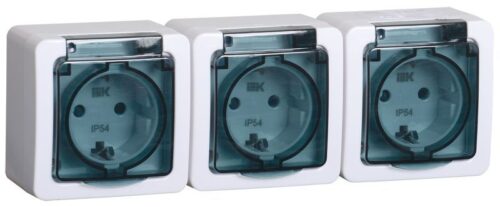 Розетка 3-м ОП Гермес Plus РСб23-3-ГПБд 16А IP54 с заземл. с дым. крышкой бел