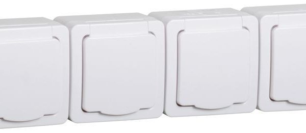 Розетка 4-м ОП Гермес Plus РСб24-3-ГПБб 16А IP54 с заземл. с крышкой бел
