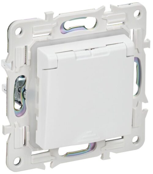 Розетка 1-м SKANDY 16А IP44 с заземл. защ. шторки с крышкой SK-R11W арктич. бел