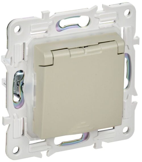 Розетка 1-м SKANDY 16А IP44 с заземл. защ. шторки с крышкой SK-R11B беж