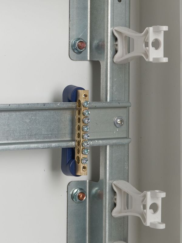 Шина нулевая ШНИ-6х9-8 У2-С на 2х угл. изол — изображение 2